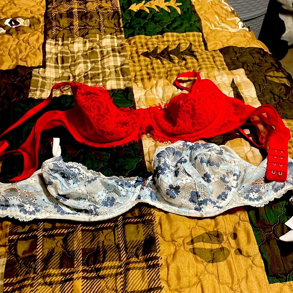 Like new Victoria Secret bras